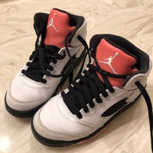 Girls basketball shoes